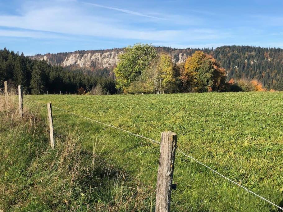 Nuit Insolite - La Cabane Du Haut-Doubs Les Gras Exteriör bild